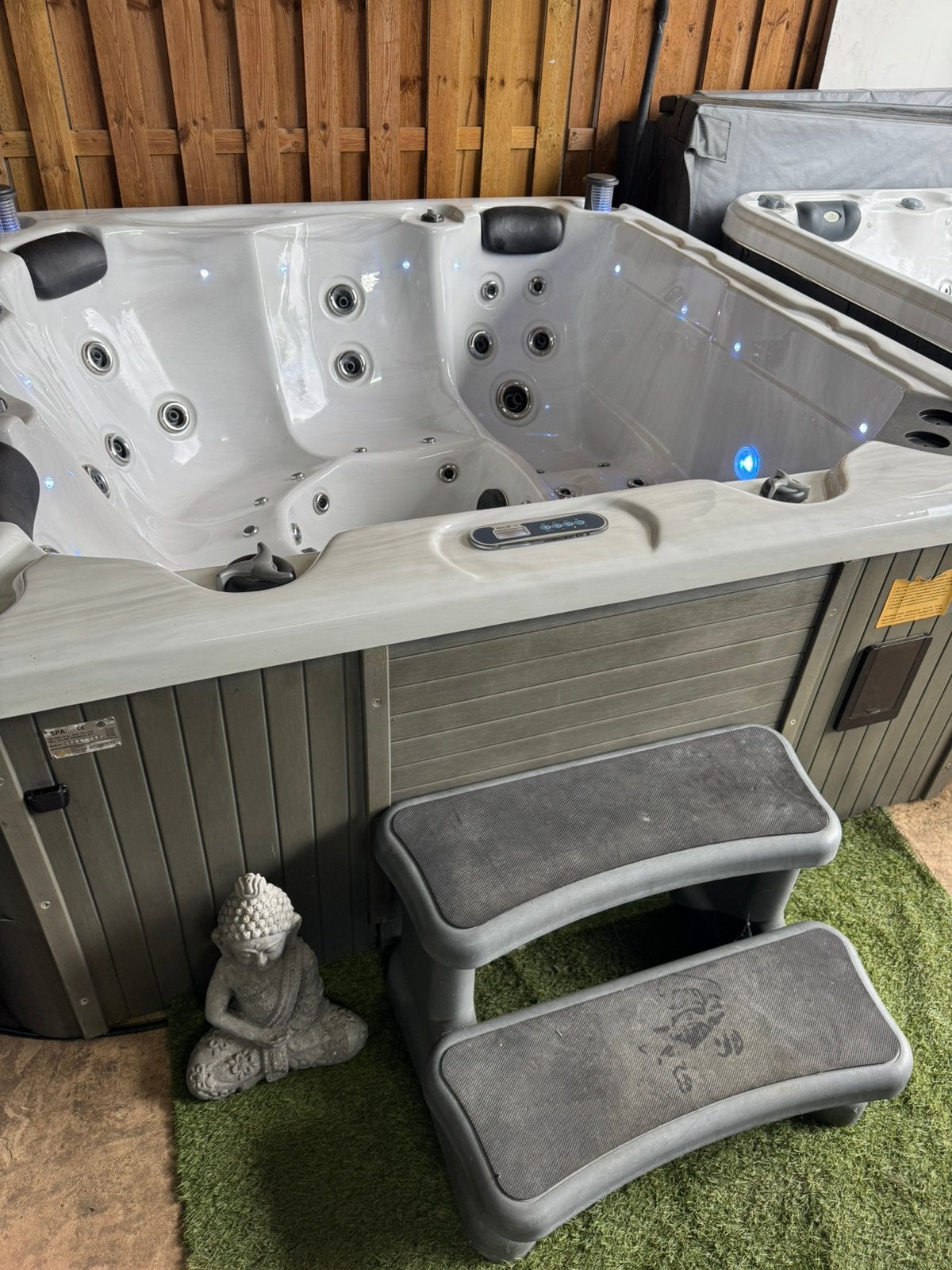 Mooie SunSpa spa 2x2m leveren is mogelijk, Tuin en Terras, Bubbelbaden en Hottubs, Ophalen of Verzenden, Gebruikt