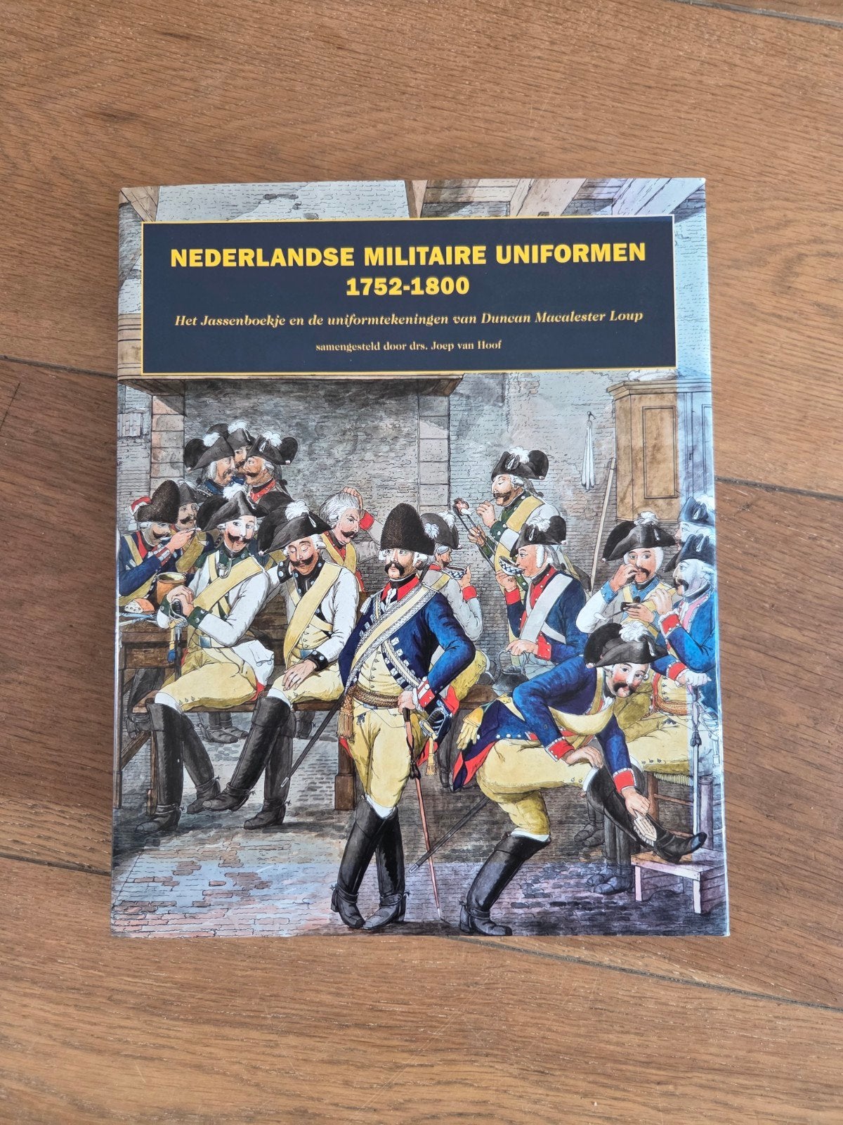Boek Nederlandse Militaire Uniformen 1752-1800, Joep van Hoof, Ophalen of Verzenden, Zo goed als nieuw, Landmacht
