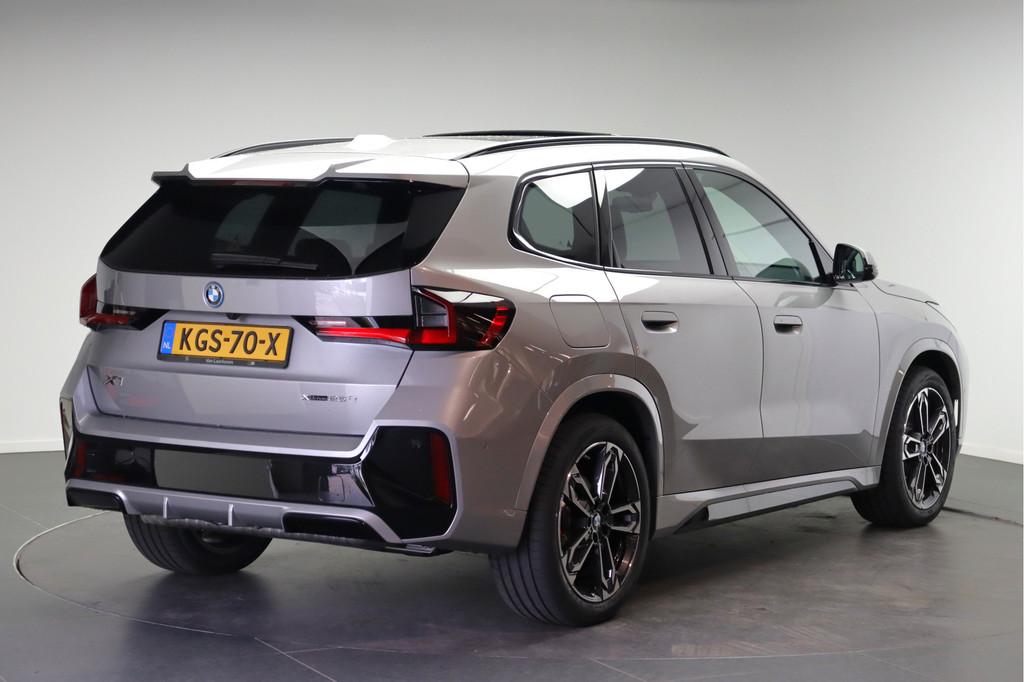 BMW X1 xDrive25e M Sport Automaat / Panoramadak / Trekhaak /, Met garantie (alle), Bedrijf, Hybride Elektrisch/Benzine, Zilver of Grijs