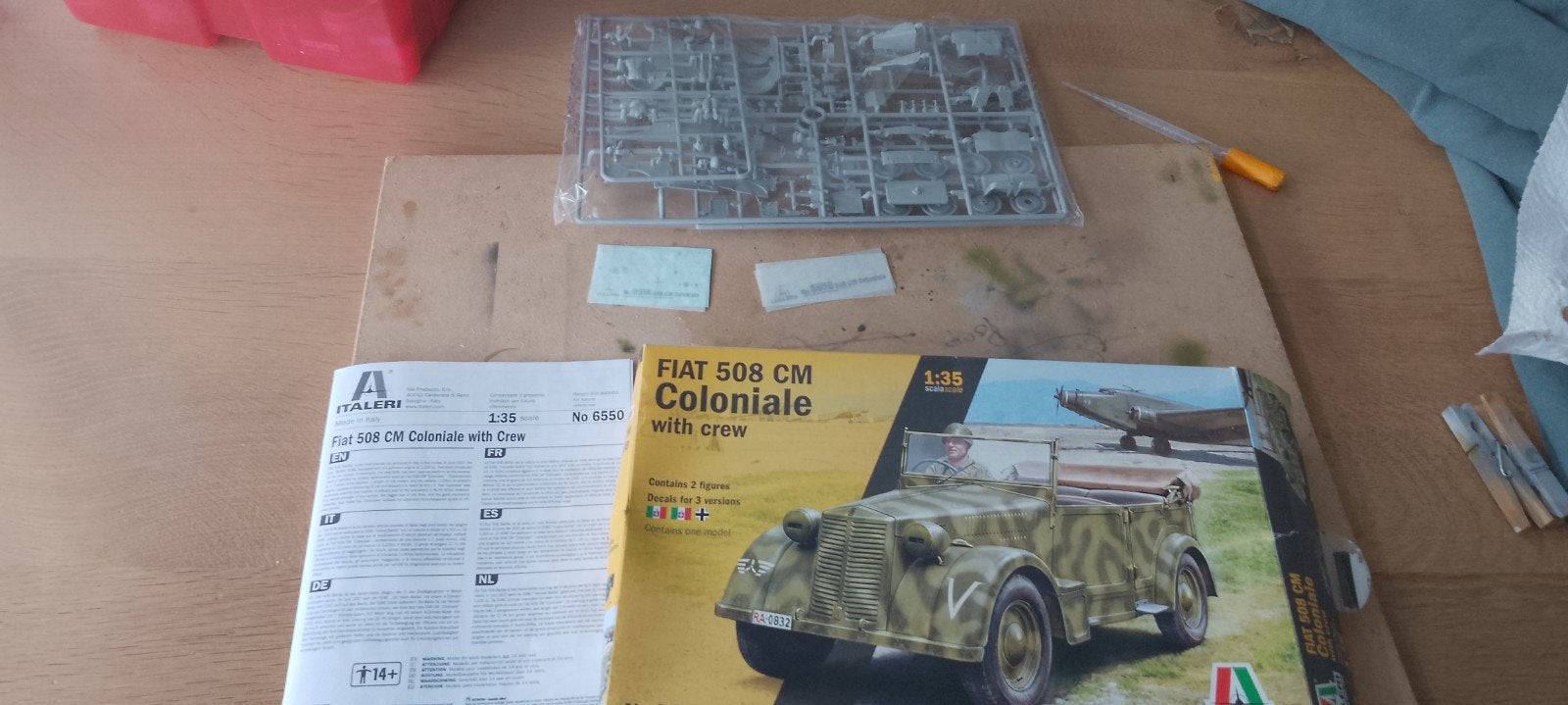 1/35 Fiat 508 CM Coloniale bouwmodel met 2 figuren, 1:32 tot 1:50, Nieuw, Ophalen of Verzenden, Italeri