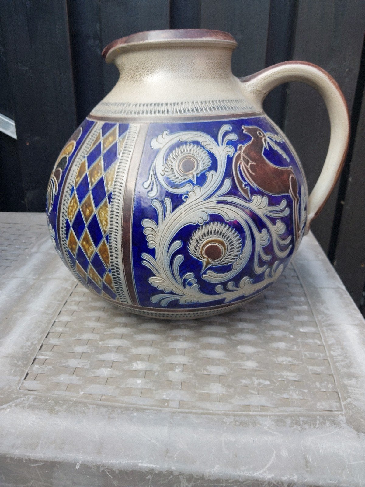 Handgemaakte Keramische Kruik met Haan en Hert Decor, Antiek en Kunst, Ophalen of Verzenden