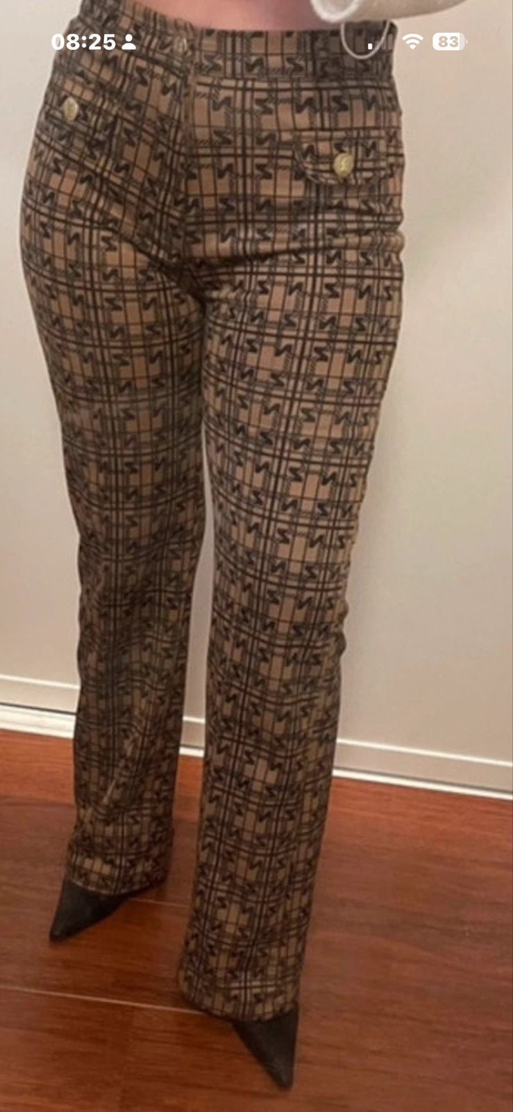 Nikkie N Logo Broek en Jas Set, Beige, Maat 42/44 (L), Nieuw, Ophalen of Verzenden