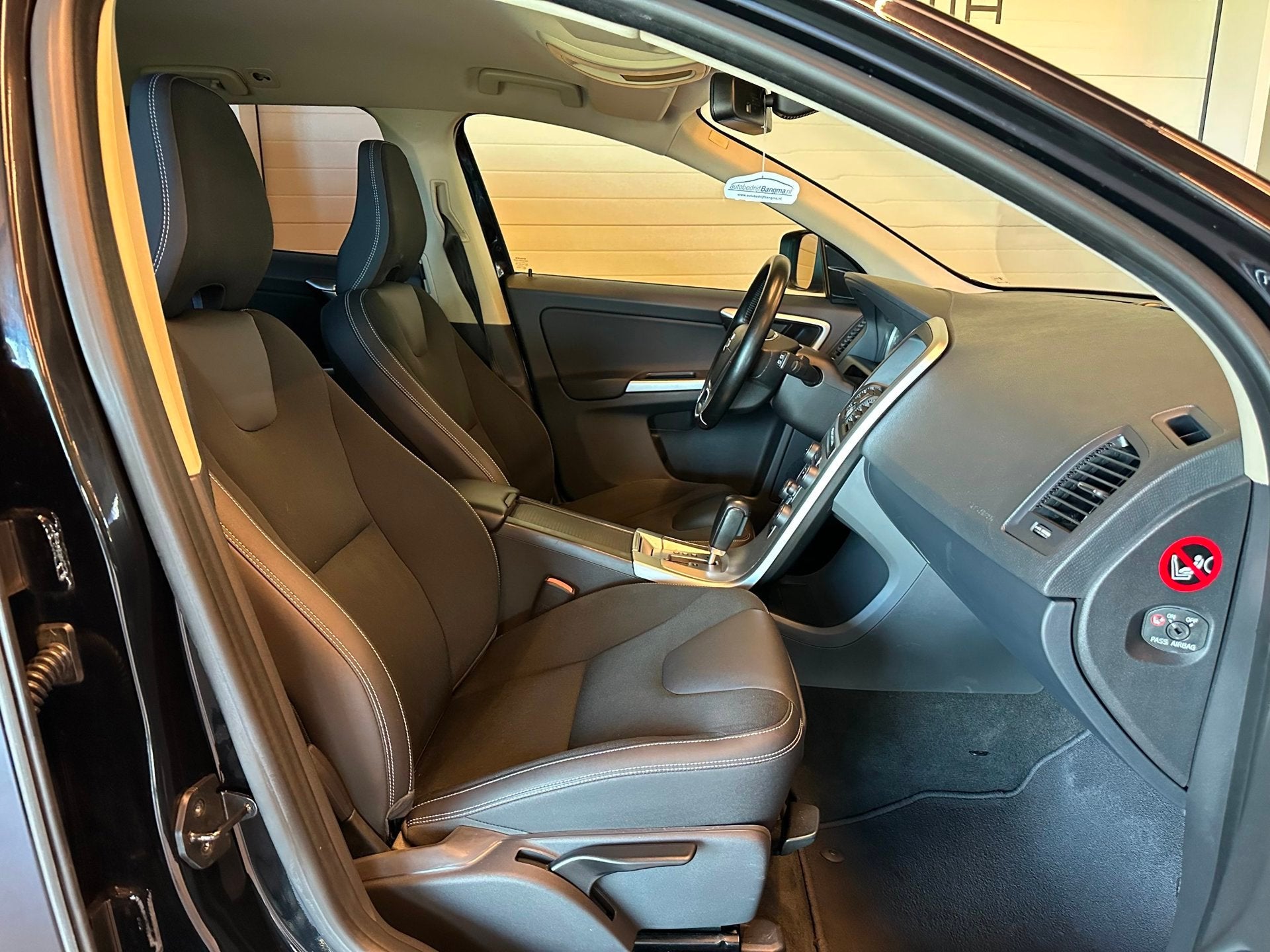 Volvo XC60 2.0T AUTOMAAT SUMMUM-uitv|TREKHAAK|CLIMA AIRCO|LM, Euro 5, Stof, 4 cilinders, Met garantie (alle)