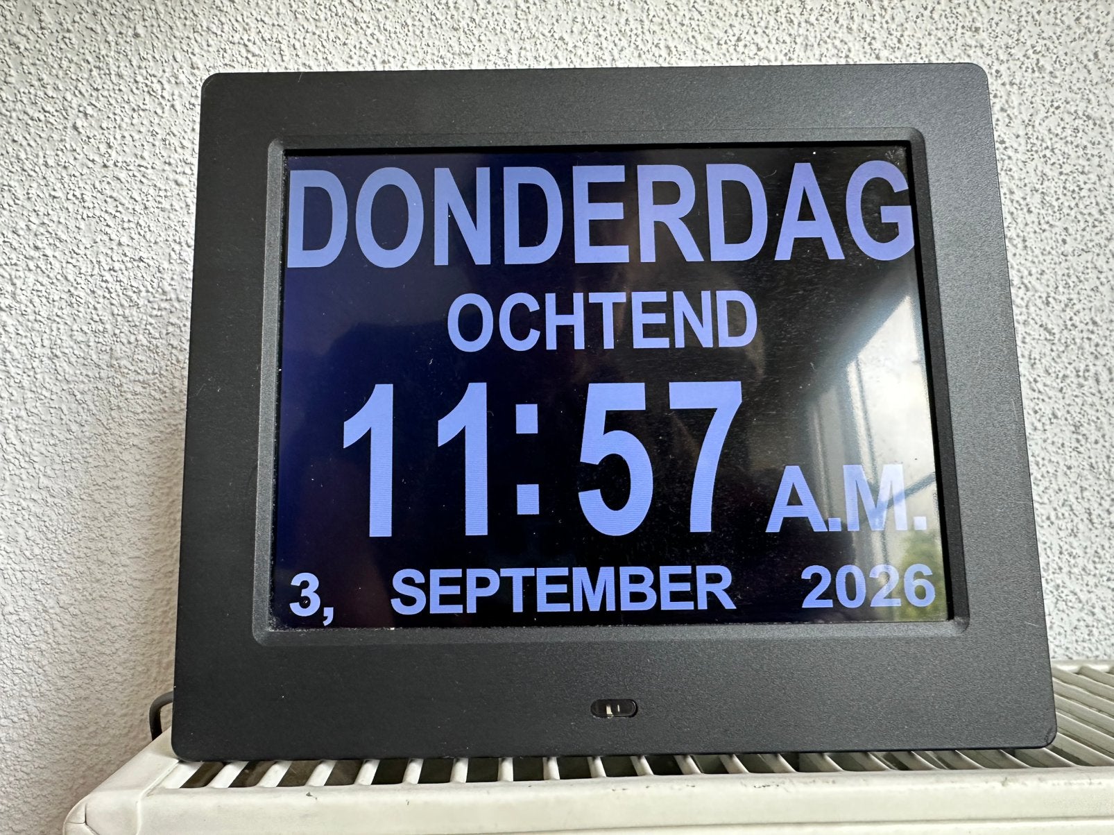 Digitale seniorenklok / dementieklok, Ophalen of Verzenden, Zo goed als nieuw, Wandklok