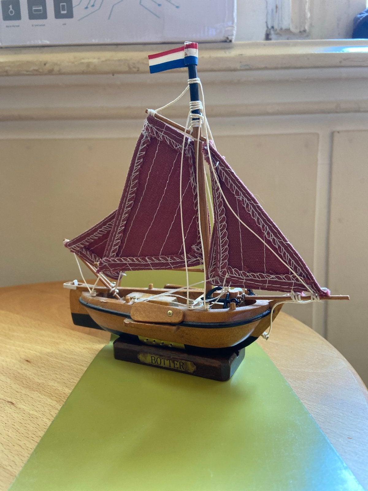 Decoratieve Botter Scheepsmodel met Nederlandse Vlag, Ophalen, Gebruikt