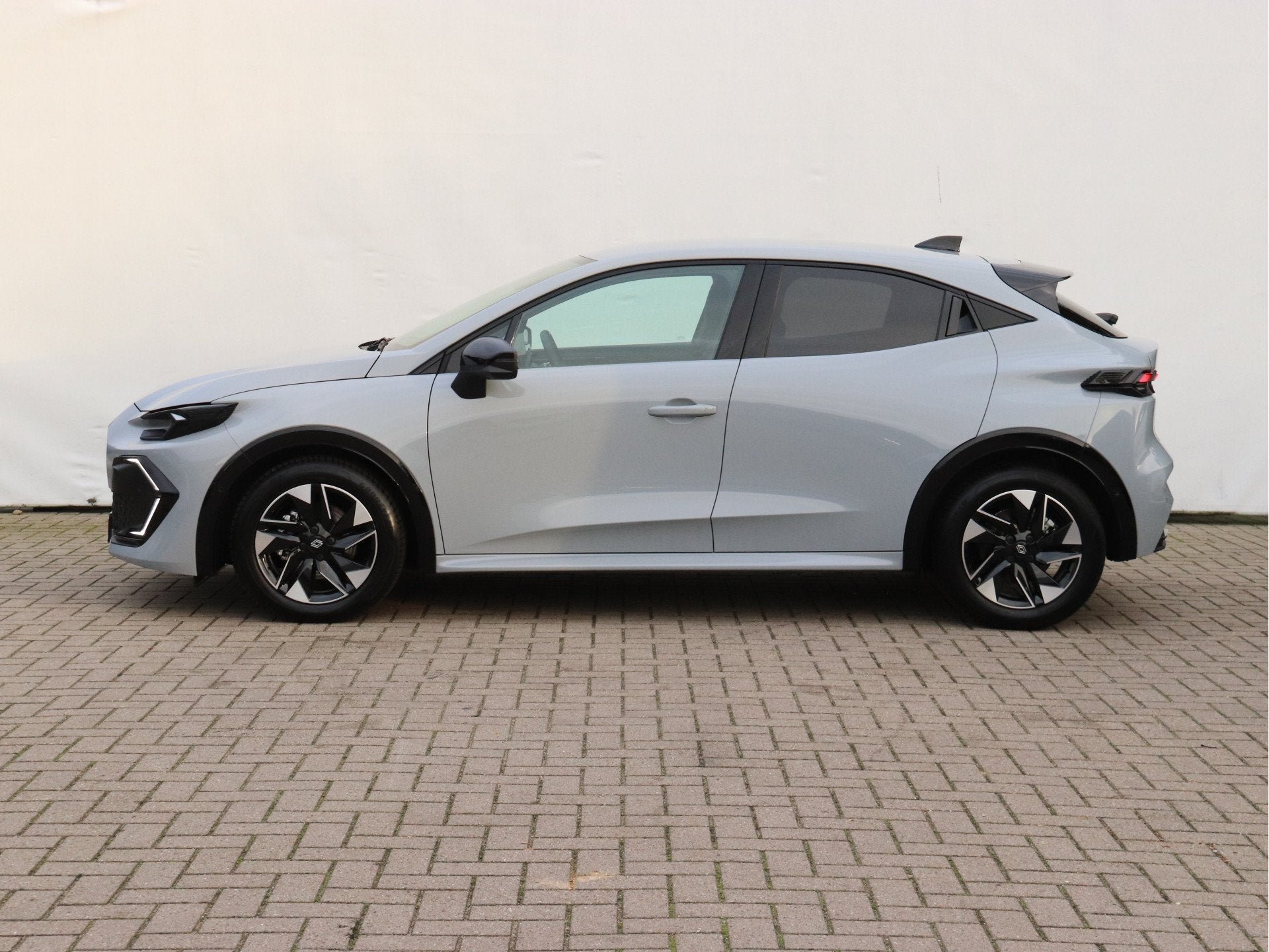 Renault Clio 1.8 Hybrid 160 techno CAMERA / APAPTIVE CRUISE, Dealer onderhouden, Gebruikt, 4 cilinders, Leder en Stof