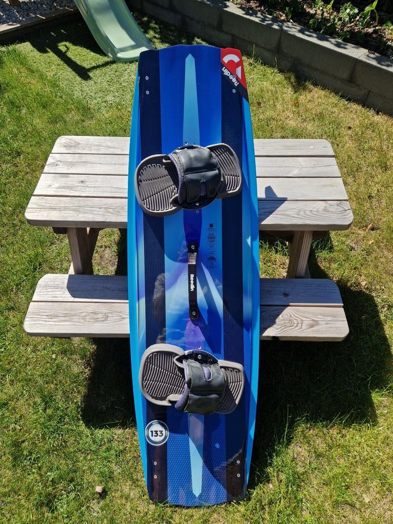 Reedin kevpro 133x40 kiteboard top staat., Watersport en Boten, Kitesurfen, Twintip, Kiteboard, Ophalen of Verzenden, Zo goed als nieuw