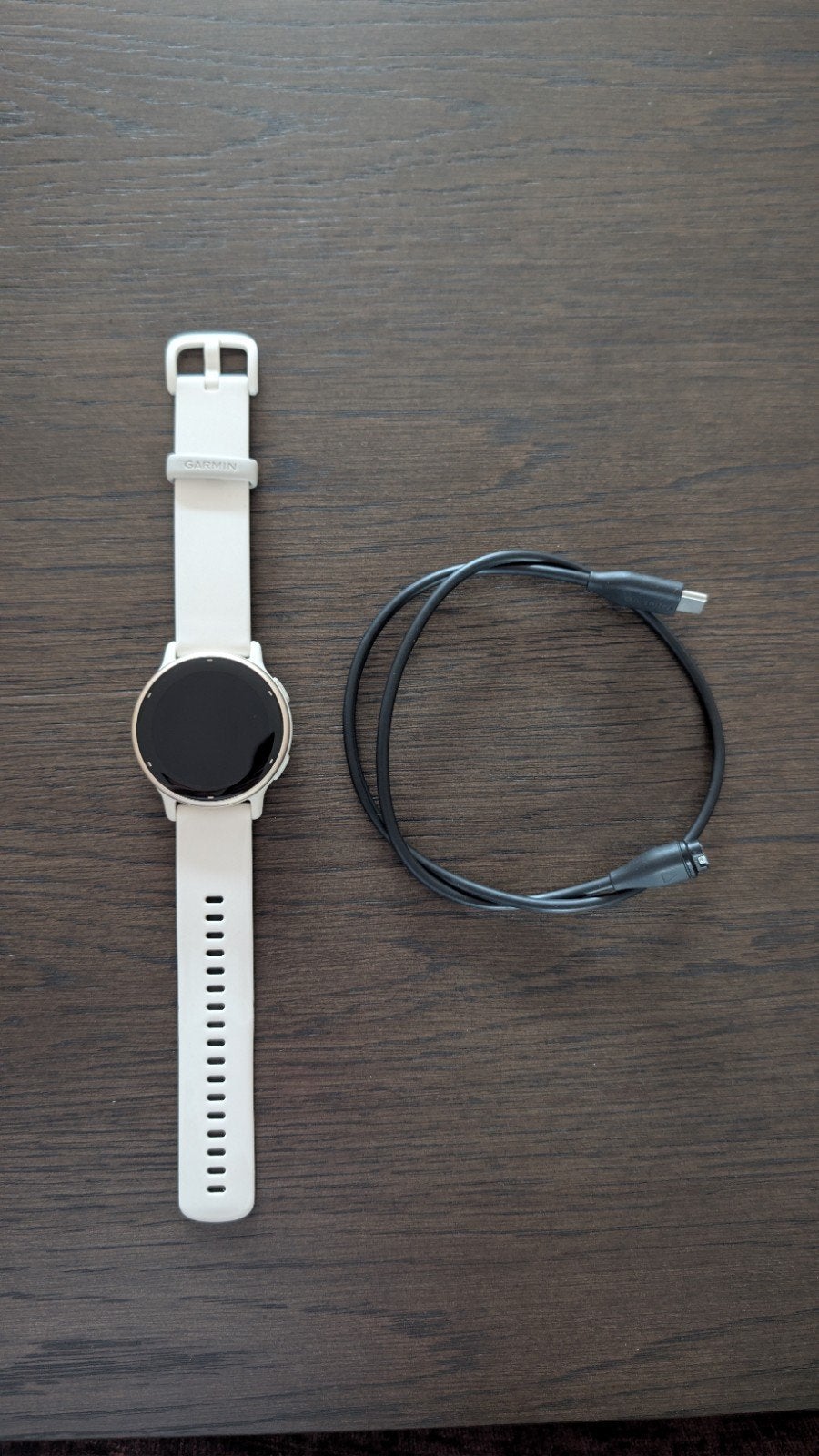Garmin vivoactive 5 smartwatch beige