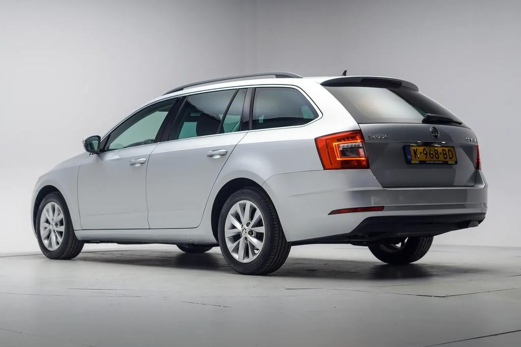 Skoda Octavia 1.0 TSI Greentech Business Edition [ Navi Half, Auto's, Skoda, Gebruikt, 116 pk, Lichtsensor, 3 cilinders