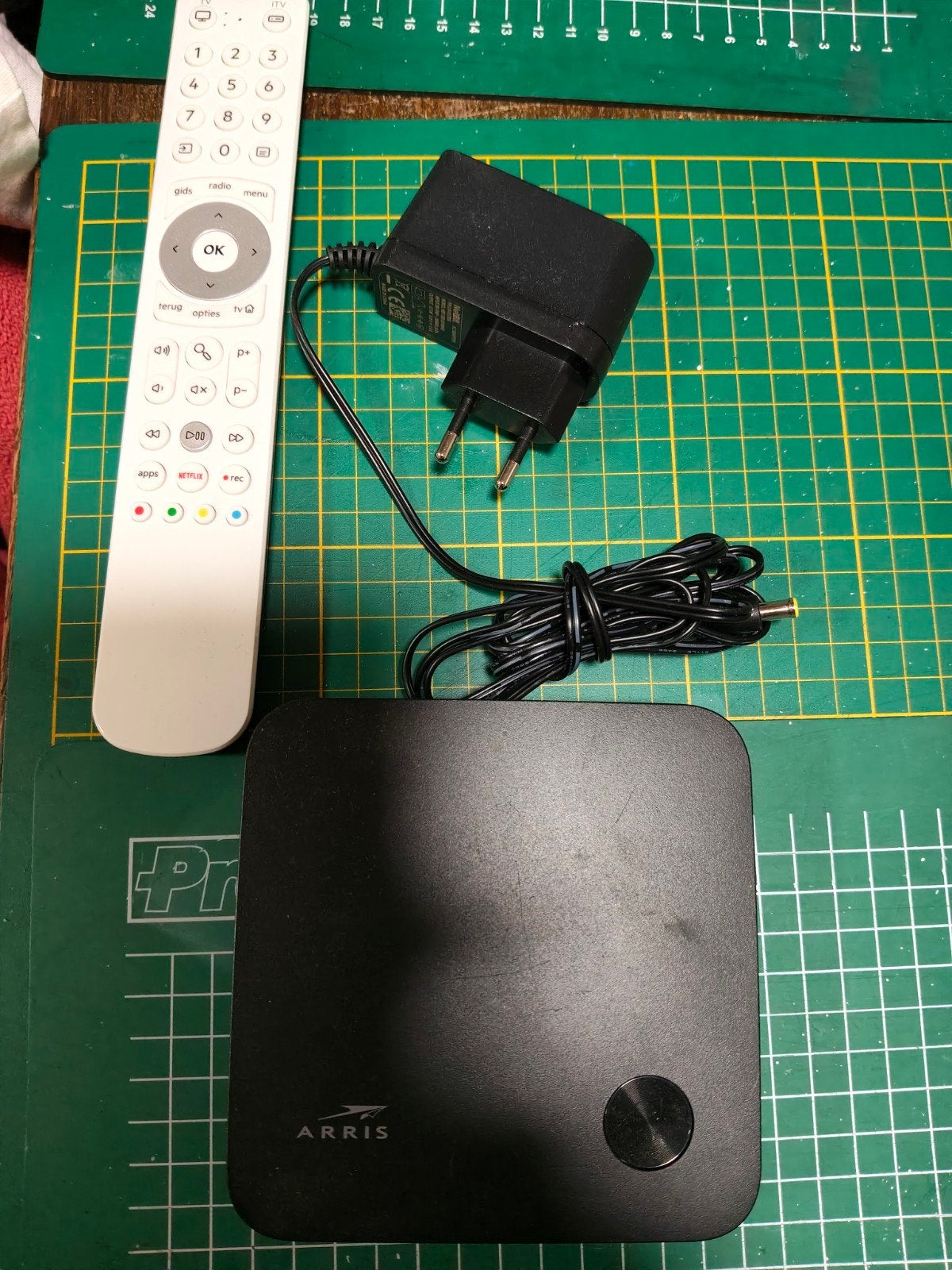 Arris VIP5202 KPN Decoder met afstandsbediening, Ophalen of Verzenden, Nieuw, Decoder