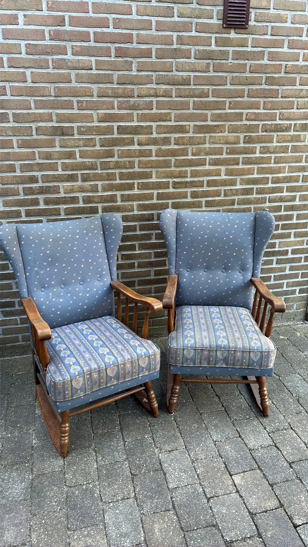 Gratis af te halen 2 antieke stoelen., Ophalen