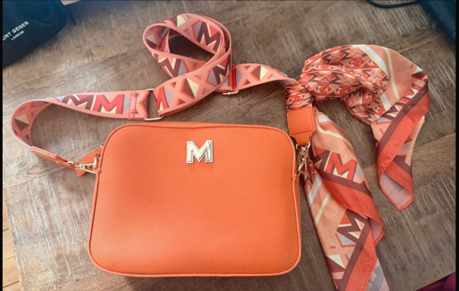 Mexx schoudertasje met sjaal - Oranje, Ophalen of Verzenden, Zo goed als nieuw, Oranje, Schoudertasje