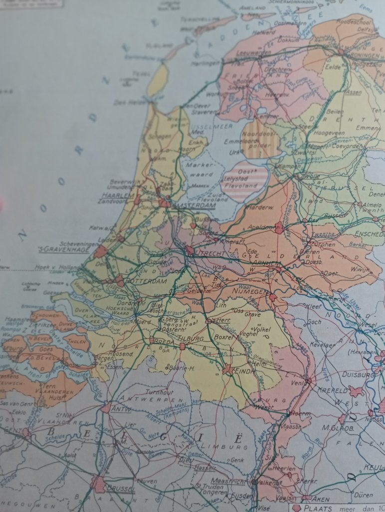 King Atlas speciale uitgave, Boeken, Atlassen en Landkaarten, Gelezen, Overige atlassen, Ophalen of Verzenden, 1800 tot 2000