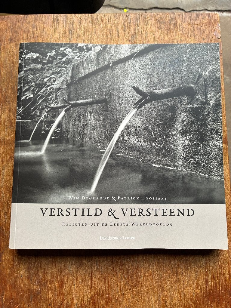 Verstild & Versteend ; Monumenten Eerste Wereldoorlog WO I, Ophalen of Verzenden, Zo goed als nieuw, DeGrande  / Goossens, Voor 1940