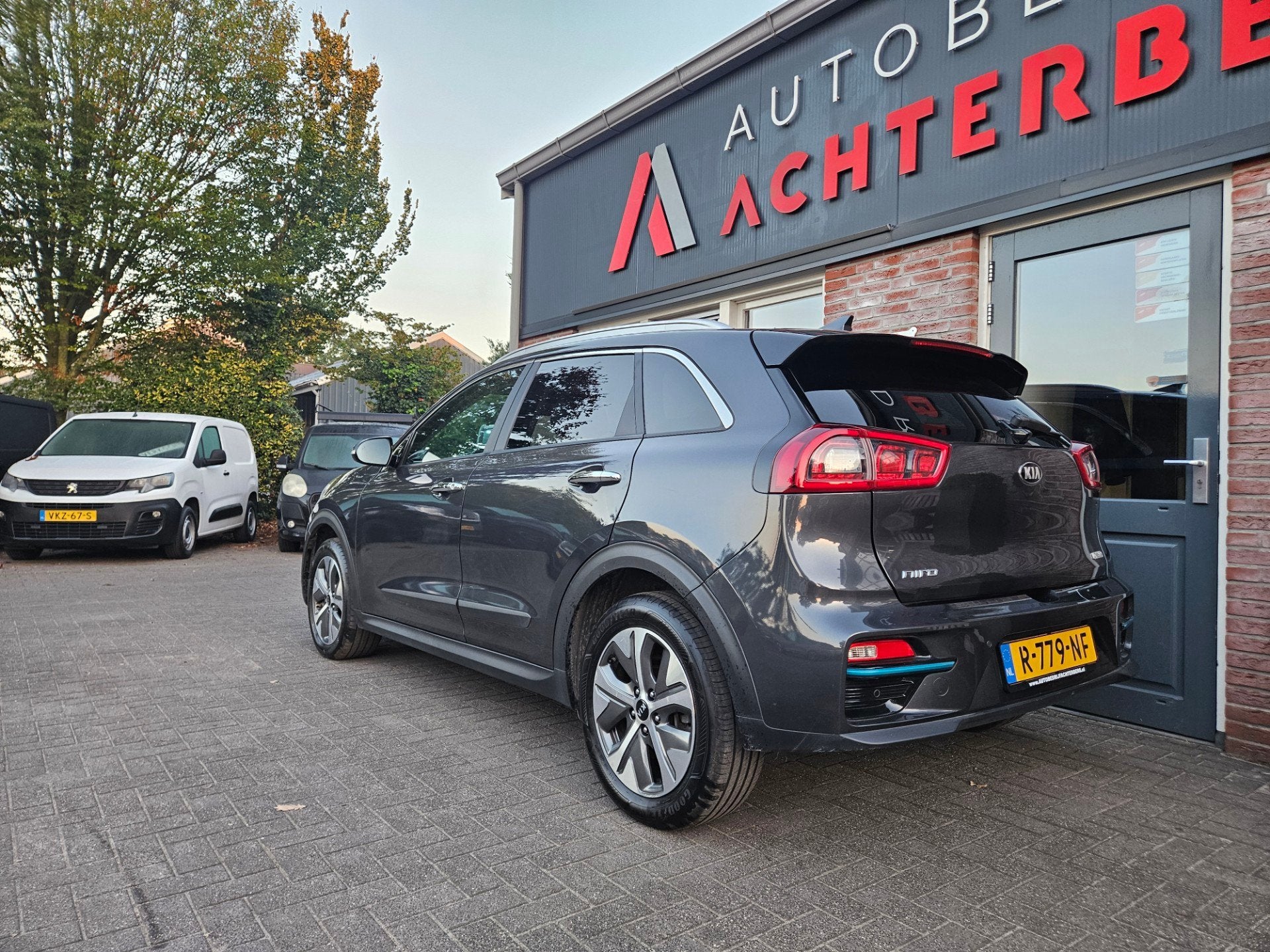 Foto 3 van Kia E-Niro ExecutiveLine 64 kWh SOH 100%! Carplay! Camera! L