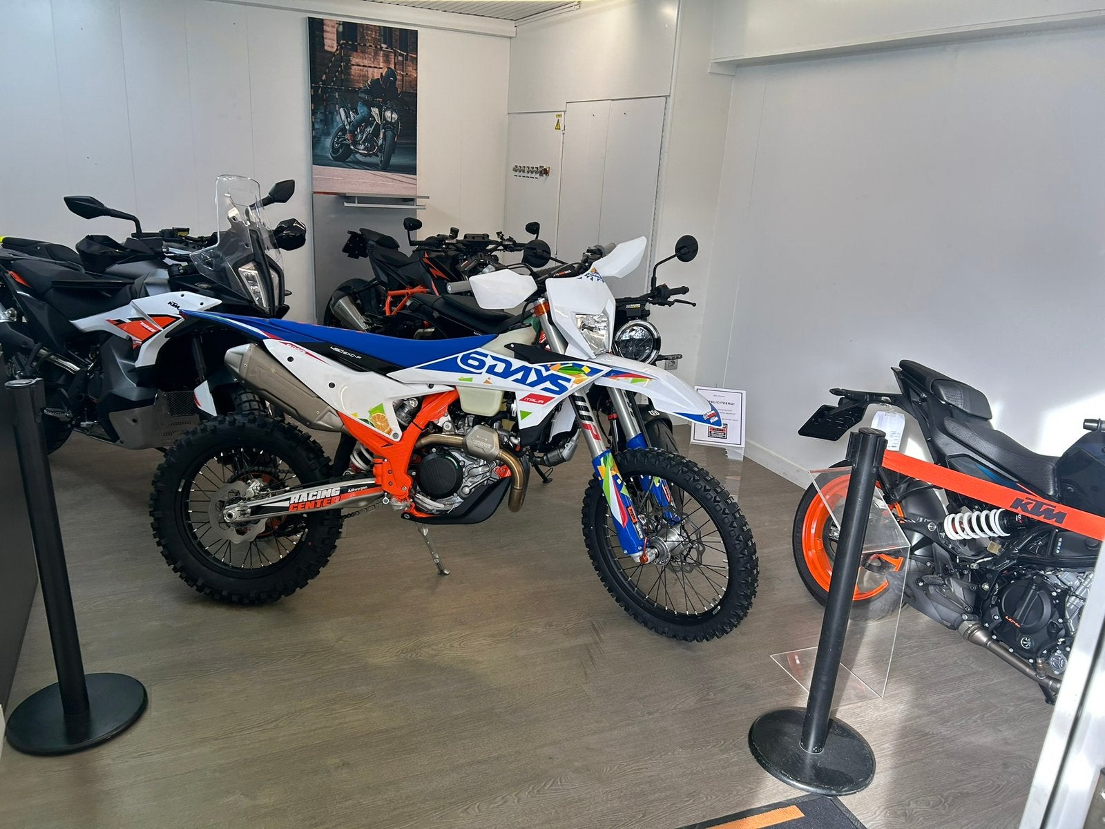 KTM 450 EXC‑F Six Days 2026 Enduro Full Akrapovic systeem, 450 cc, Nieuw, Bedrijf, Quickshifter