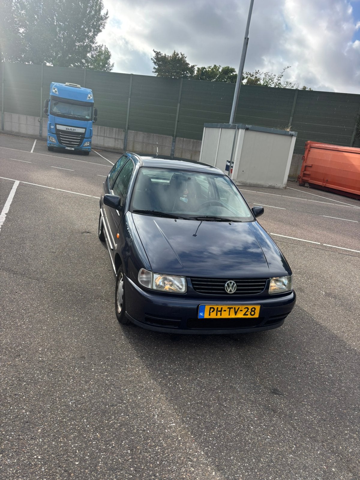 Volkswagen Polo 1.6 55KW 1996 Blauw, Auto's, Voorwielaandrijving, 74 pk, 4 cilinders, Blauw