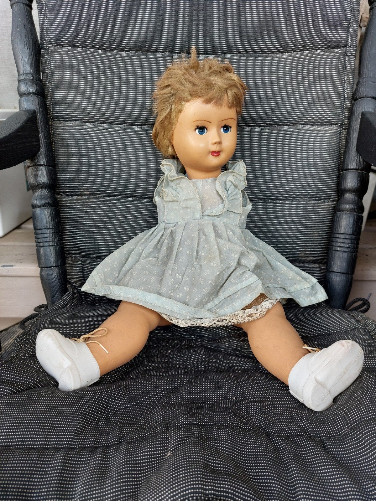 Vintage Babypop met blauwe ogen en jurkje, Kinderen en Baby's, Ophalen of Verzenden, Gebruikt, Babypop