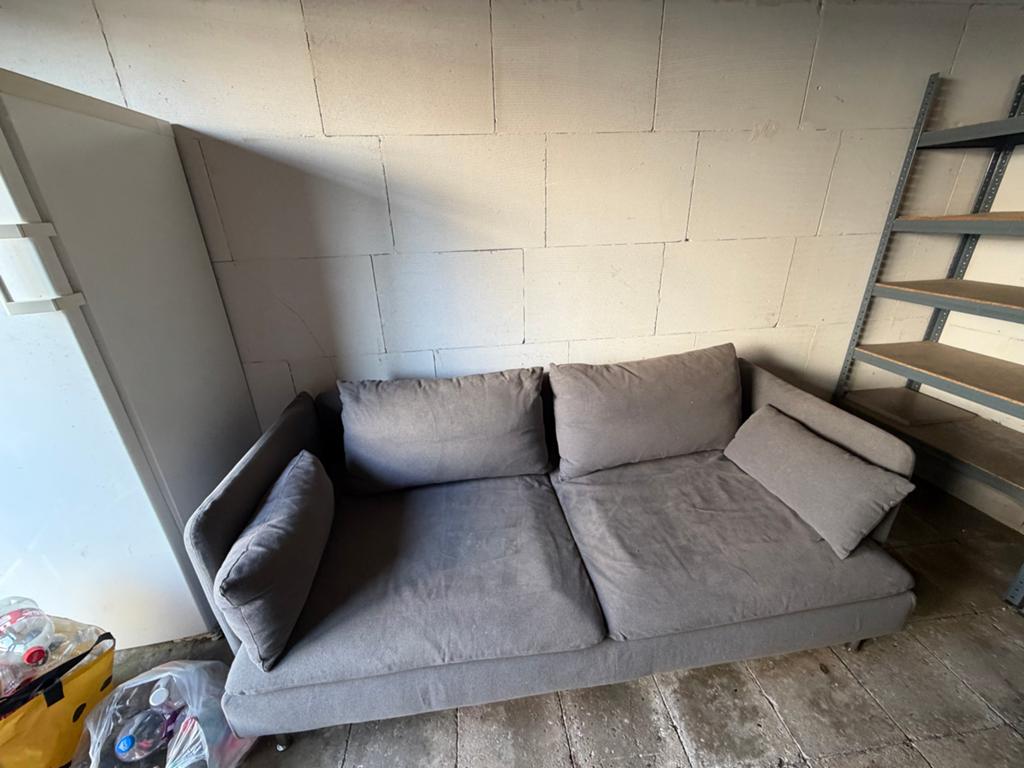 Comfortabele grijze tweezitsbank, Ophalen, Gebruikt, 150 tot 200 cm, Tweepersoons