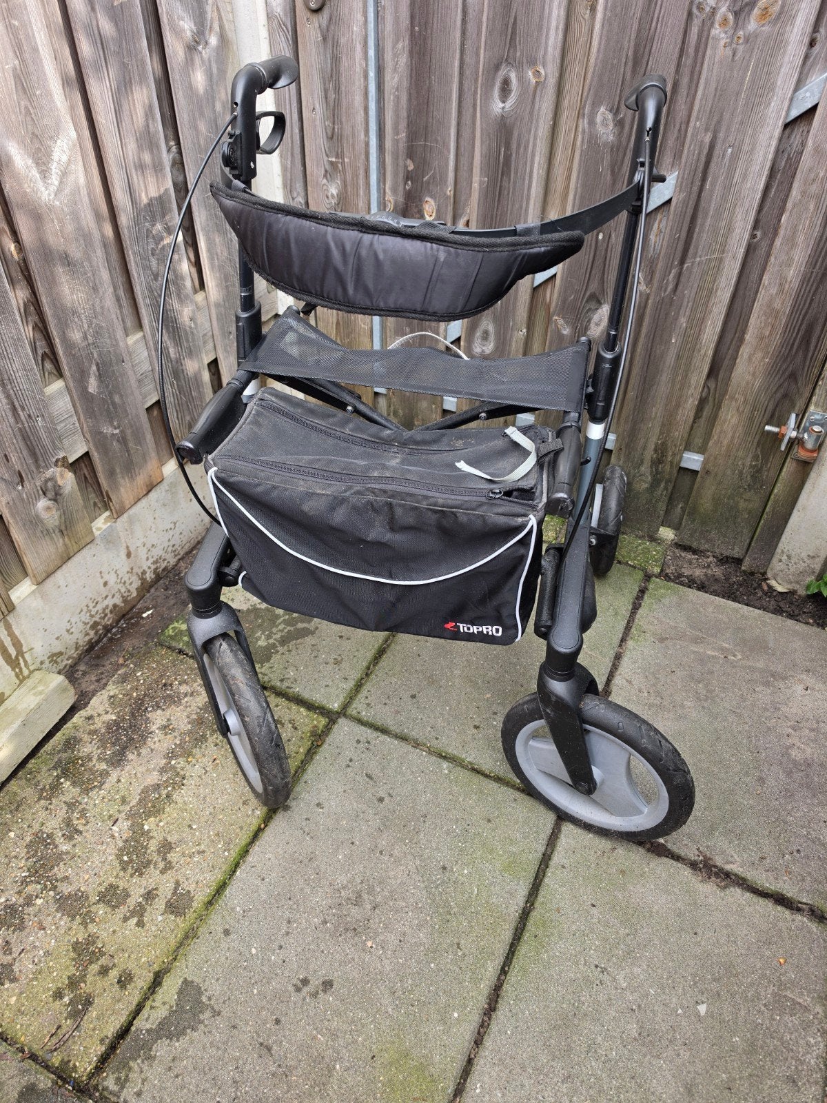 te koop een mooie rollator met grote wielen, Diversen, Ophalen, Lichtgewicht, Zo goed als nieuw