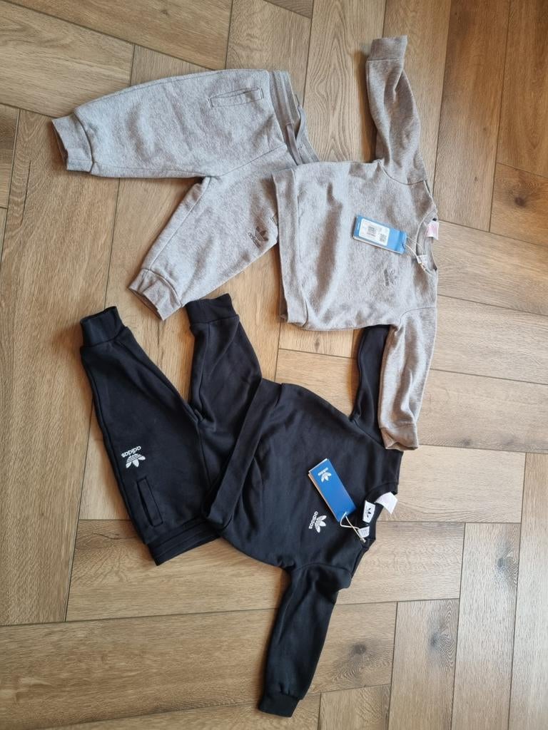 2 Adidas Trainingspakken Maat 80 Jongen Zwart/Grijs, Adidas, Nieuw, Ophalen of Verzenden, Setje