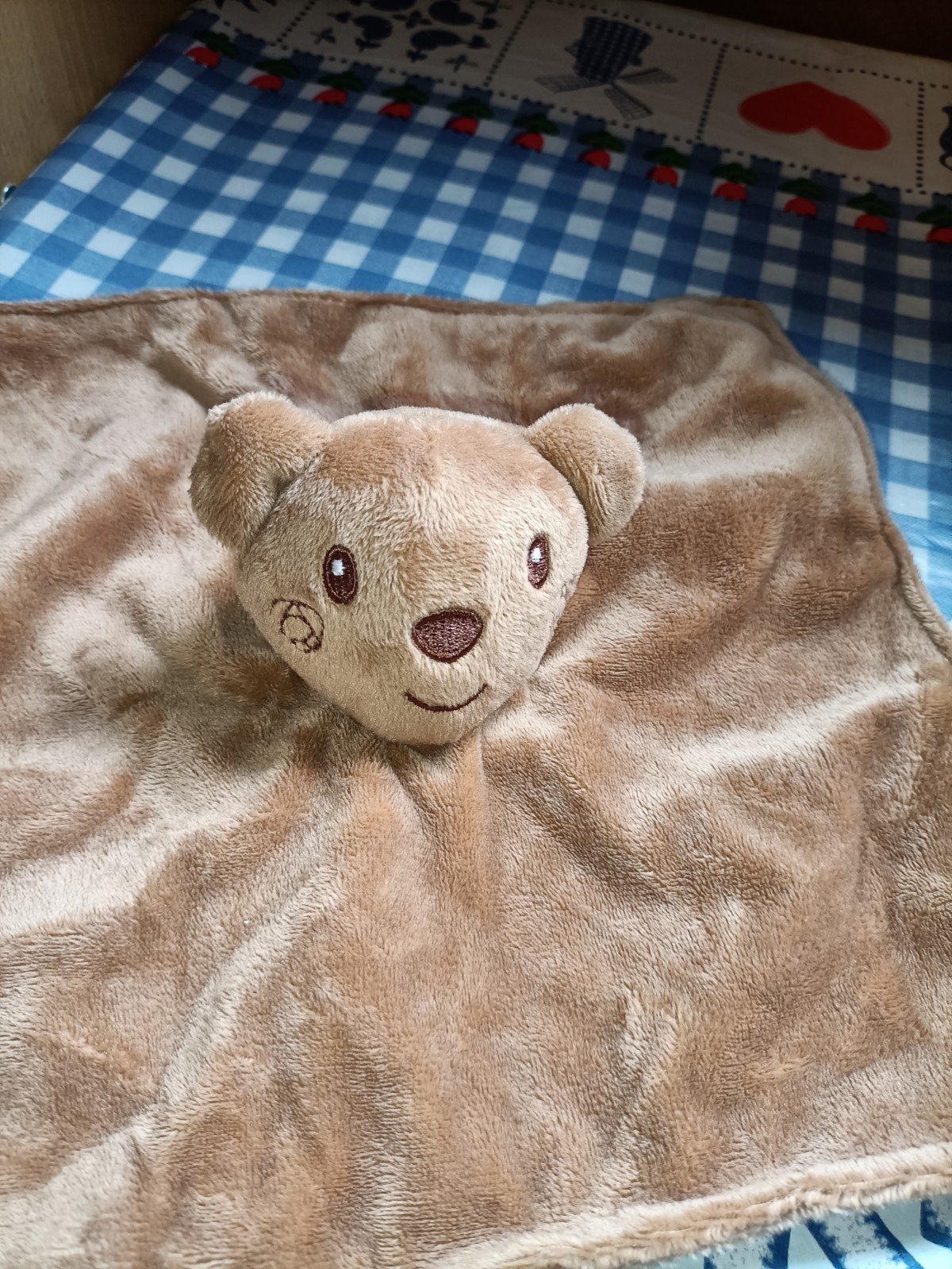 Bruine beer knuffeldoekje met rammelaar, Ophalen of Verzenden, Zo goed als nieuw