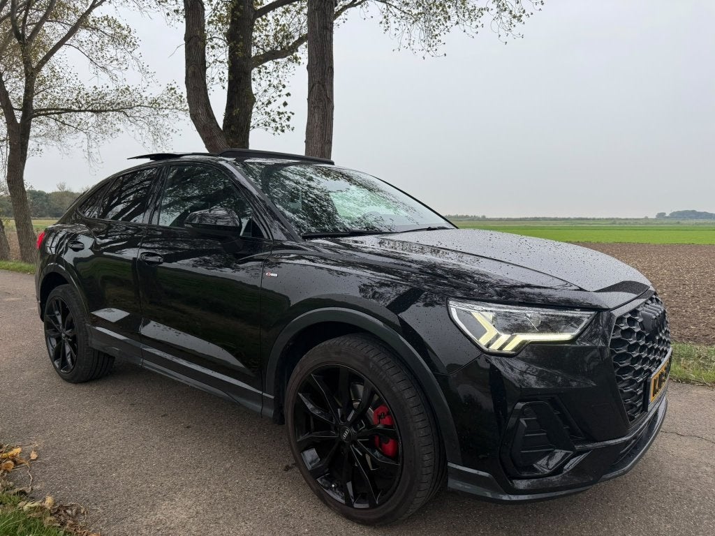 Audi Q3 Sportback 45 TFSI e BLACK S Edition Pano/Keyless, Auto's, Dealer onderhouden, 1715 kg, Zwart, 1395 cc
