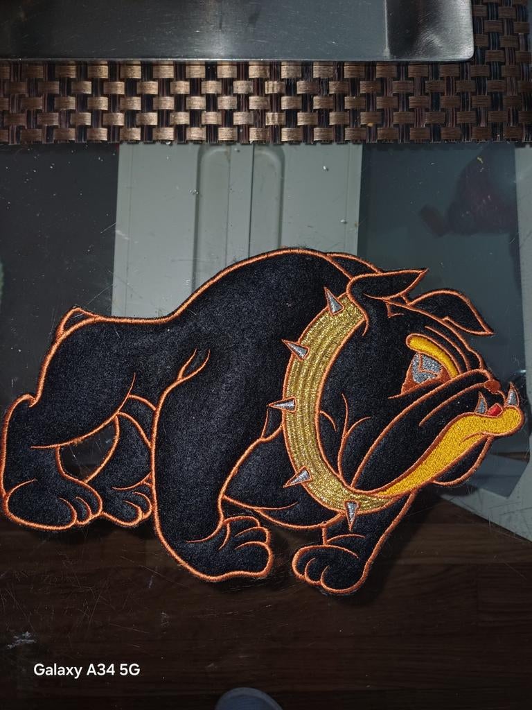 Buldog en een wolf grote, Ophalen, Nieuw