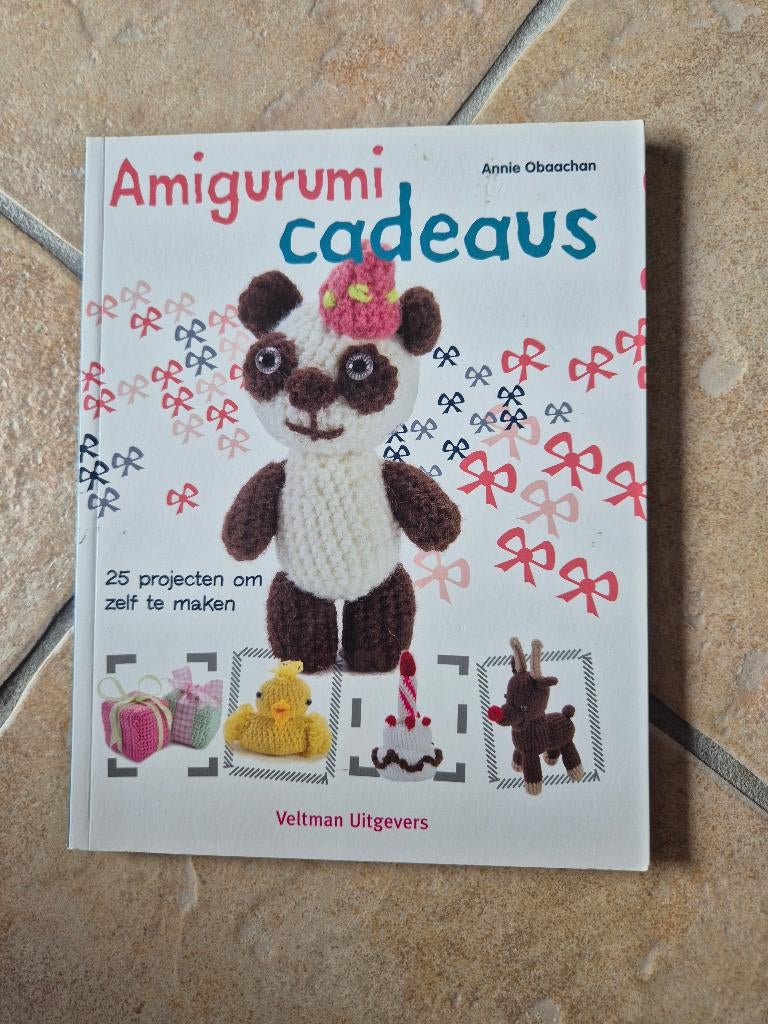 Annie Obaachan - Amigurumi cadeaus, Ophalen of Verzenden, Zo goed als nieuw, Breien of Haken, Patroon of Boek
