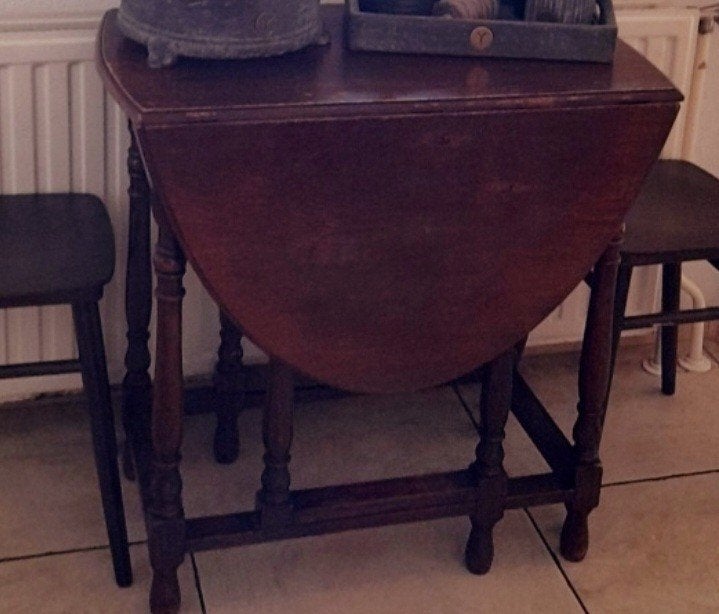 Donker eiken hangoor tafel., Ophalen, Gebruikt, Eikenhout, 50 tot 100 cm