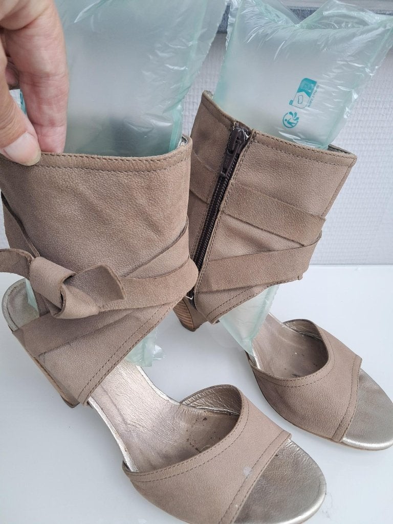 Schoenen SPM Kleur : Beige Maat : 39, SPM, Beige, Zo goed als nieuw, Sandalen of Muiltjes