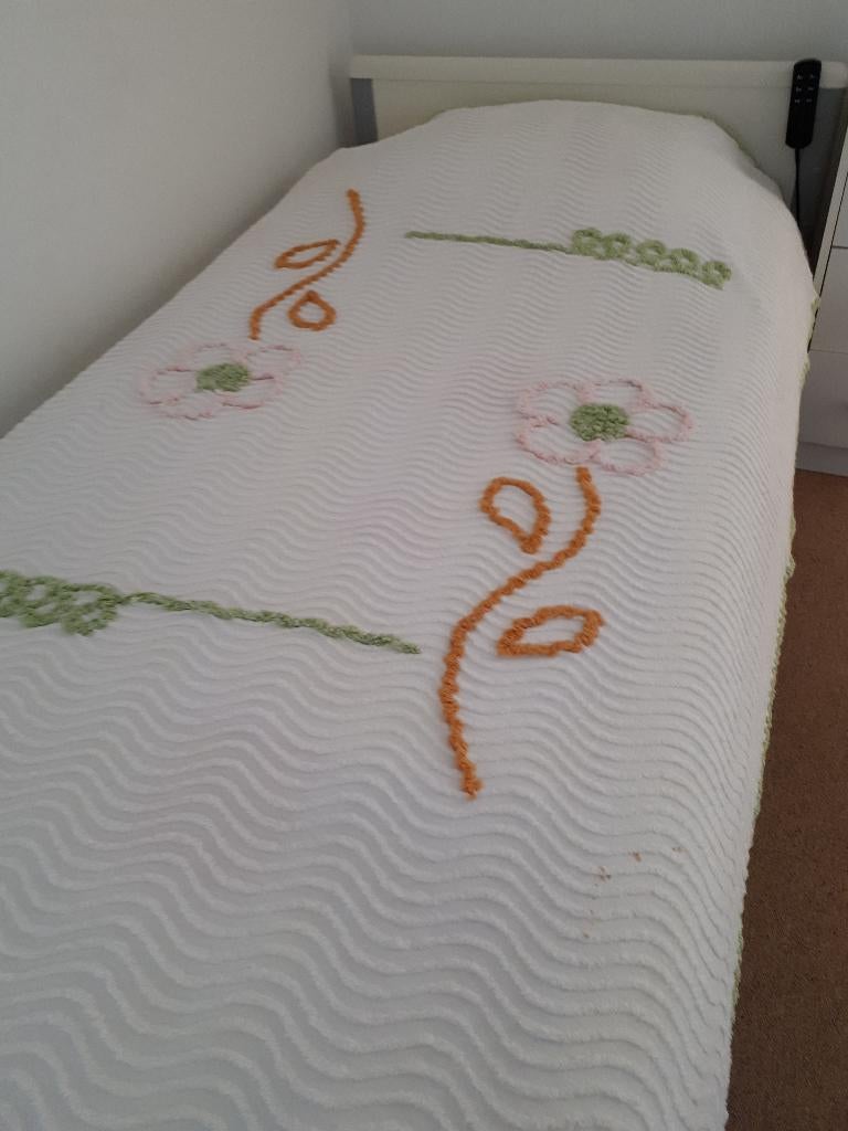 Een mooie witte katoenen vintage sprei met mooie patronen, Wit, Overige typen, Tweepersoons, Ophalen of Verzenden