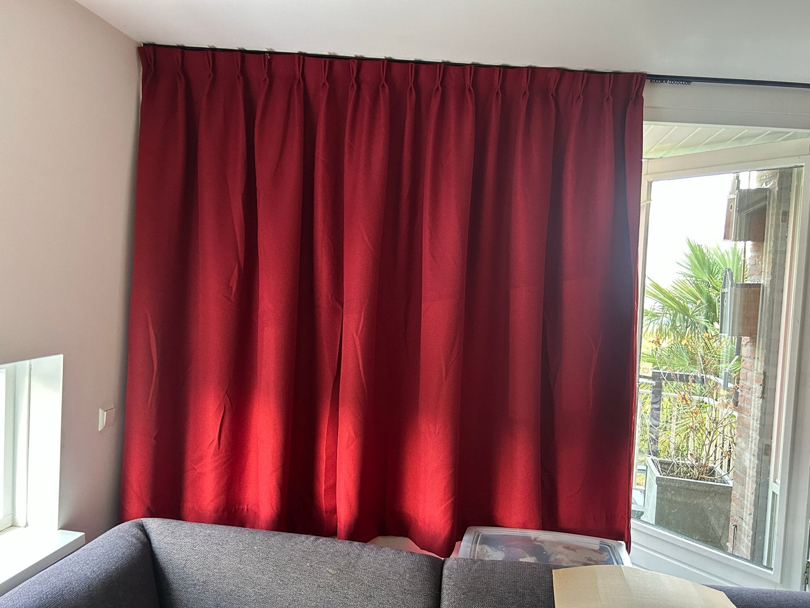 Rood gordijn 120x130 cm, Huis en Inrichting, Stoffering | Gordijnen en Lamellen, Ophalen of Verzenden, Gebruikt, Rood, Overgordijn