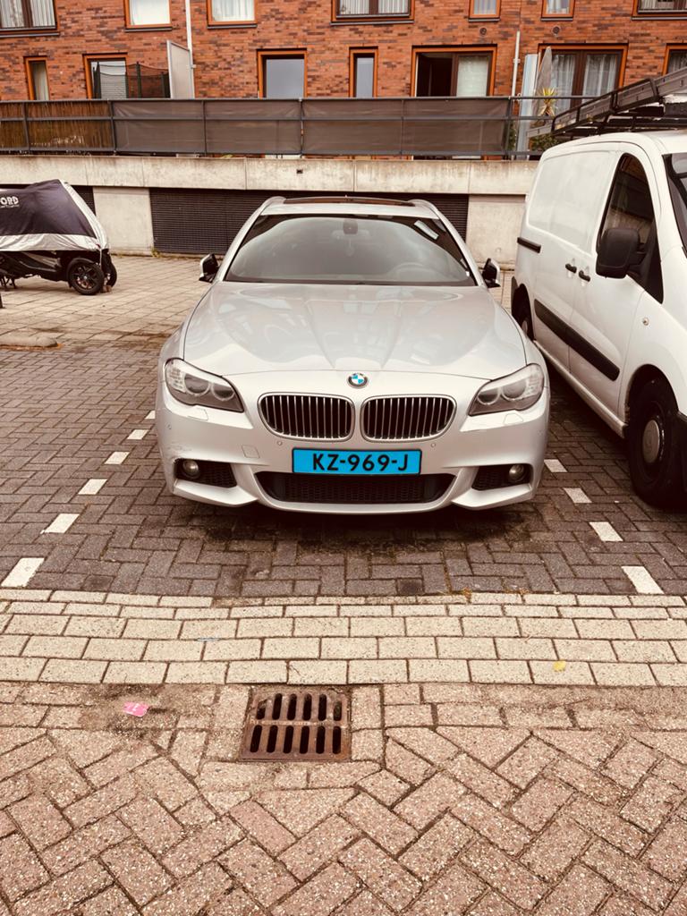 BMW 5-Serie 3.0 530D Touring AUT 2011 Grijs Pano, Auto's, BMW, Automaat, Euro 5, Achterwielaandrijving, Leder