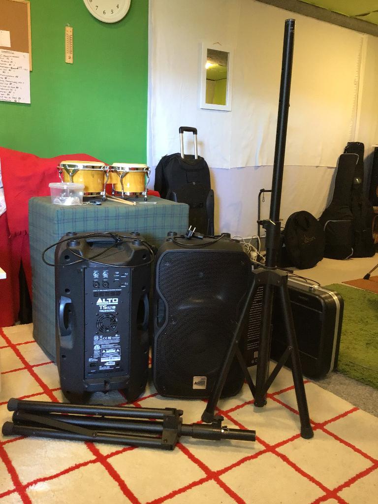 Speaker / versterkerbox 2 x, Audio, Tv en Foto, Versterkers en Receivers, Overige systemen, Zo goed als nieuw, 120 watt of meer