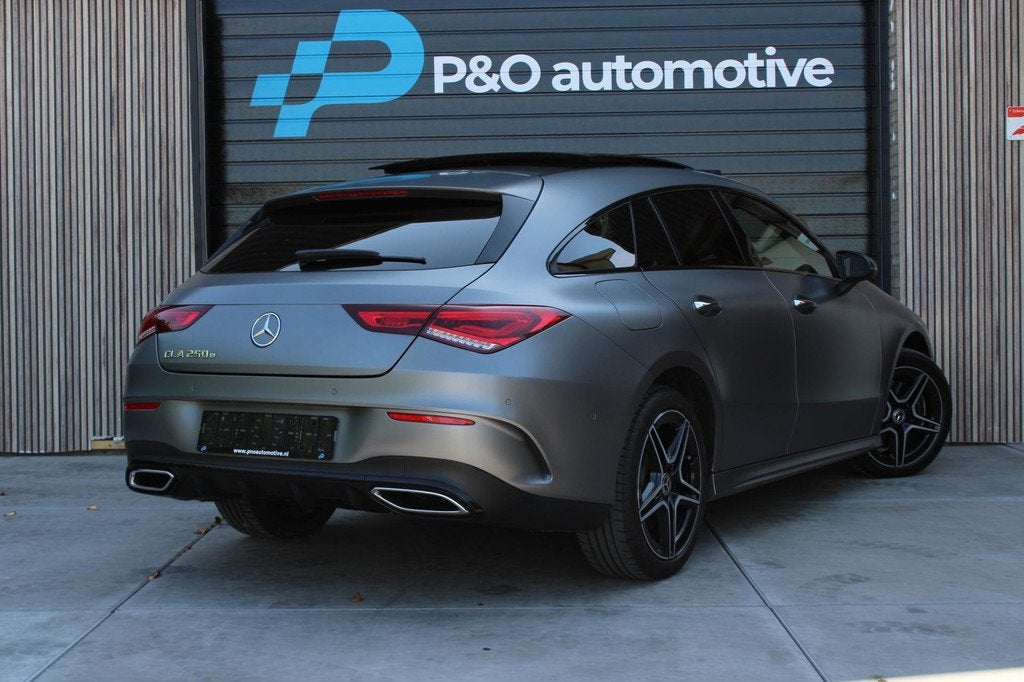 Mercedes CLA-klasse Shooting Brake 250 e AMG Line PANO | MAT, Auto's, Mercedes-Benz, CLA, Zwart, 4 cilinders, Met garantie (alle)