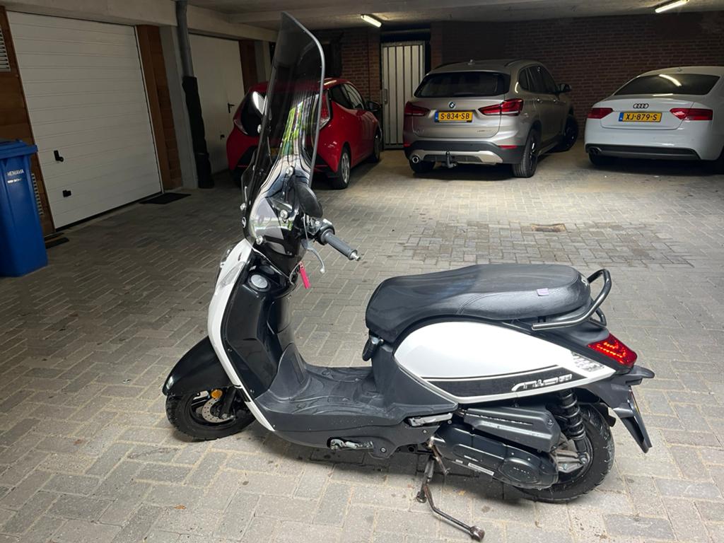 Sym Mio 50 geel kenteken, lage km stand., Fietsen en Brommers, Scooters | SYM, Gebruikt, Maximaal 45 km/u, Benzine, Ophalen
