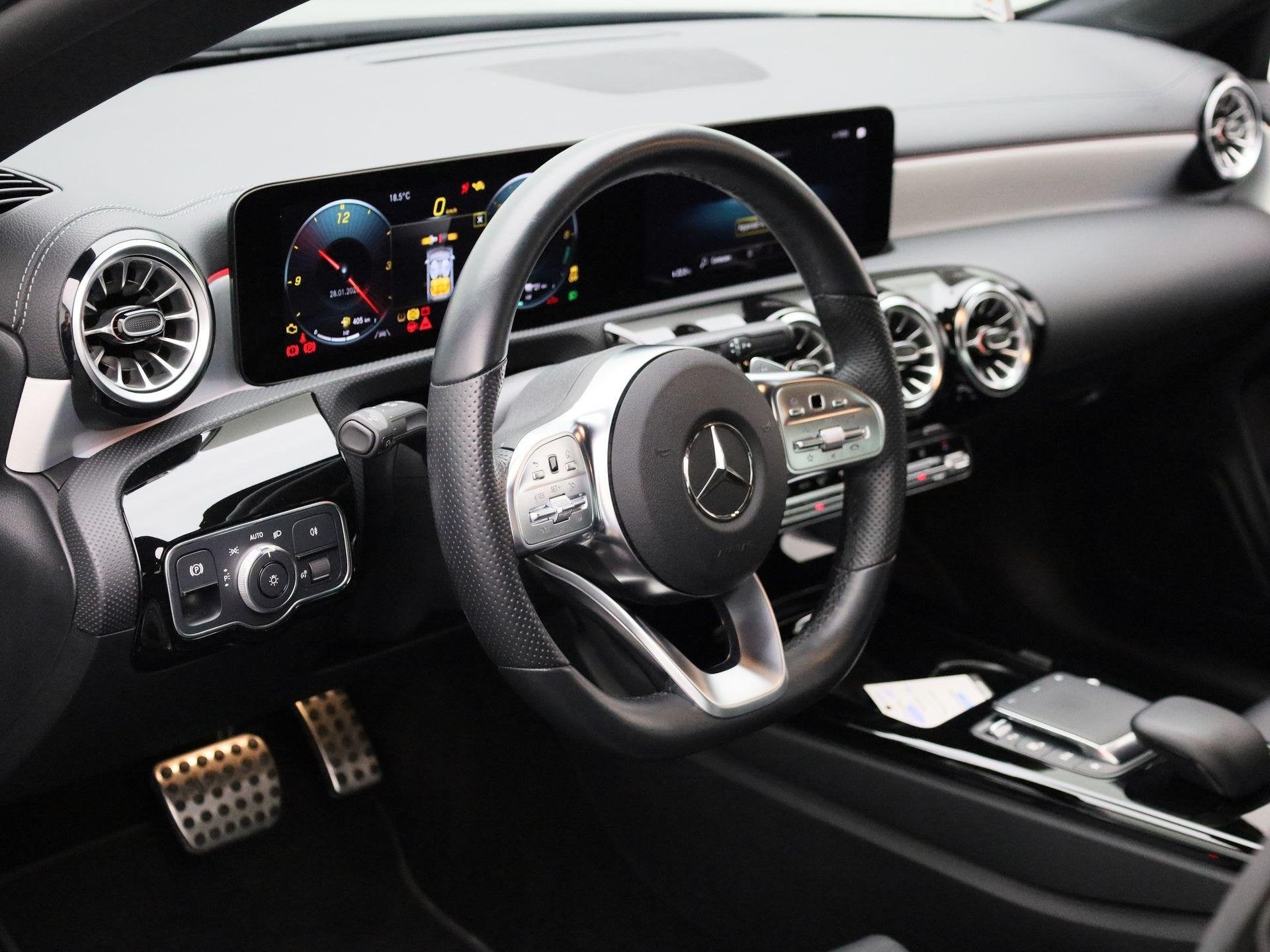 Mercedes-Benz CLA-klasse 250 e AMG Line | Automaat | LMV | V, Auto's, Gebruikt, 4 cilinders, Bedrijf, 1600 kg