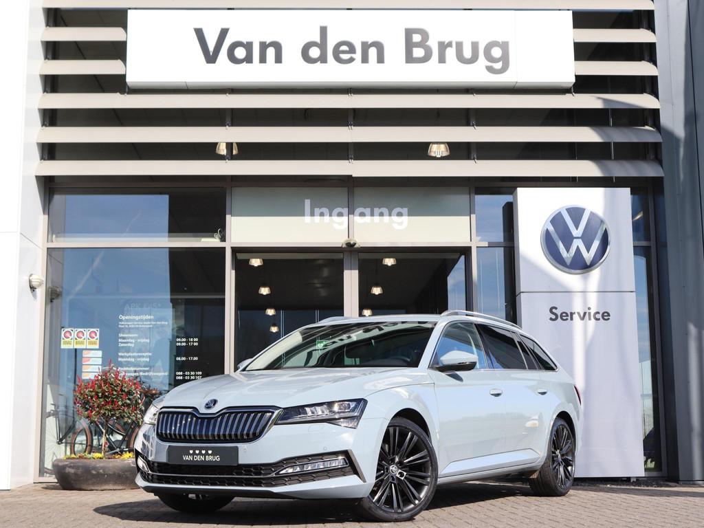 Skoda Superb 1.4 TSI 218 pk DSG iV Style | Trekhaak zwenkbaa, Gebruikt, 4 cilinders, Hybride Elektrisch/Benzine, 1600 kg