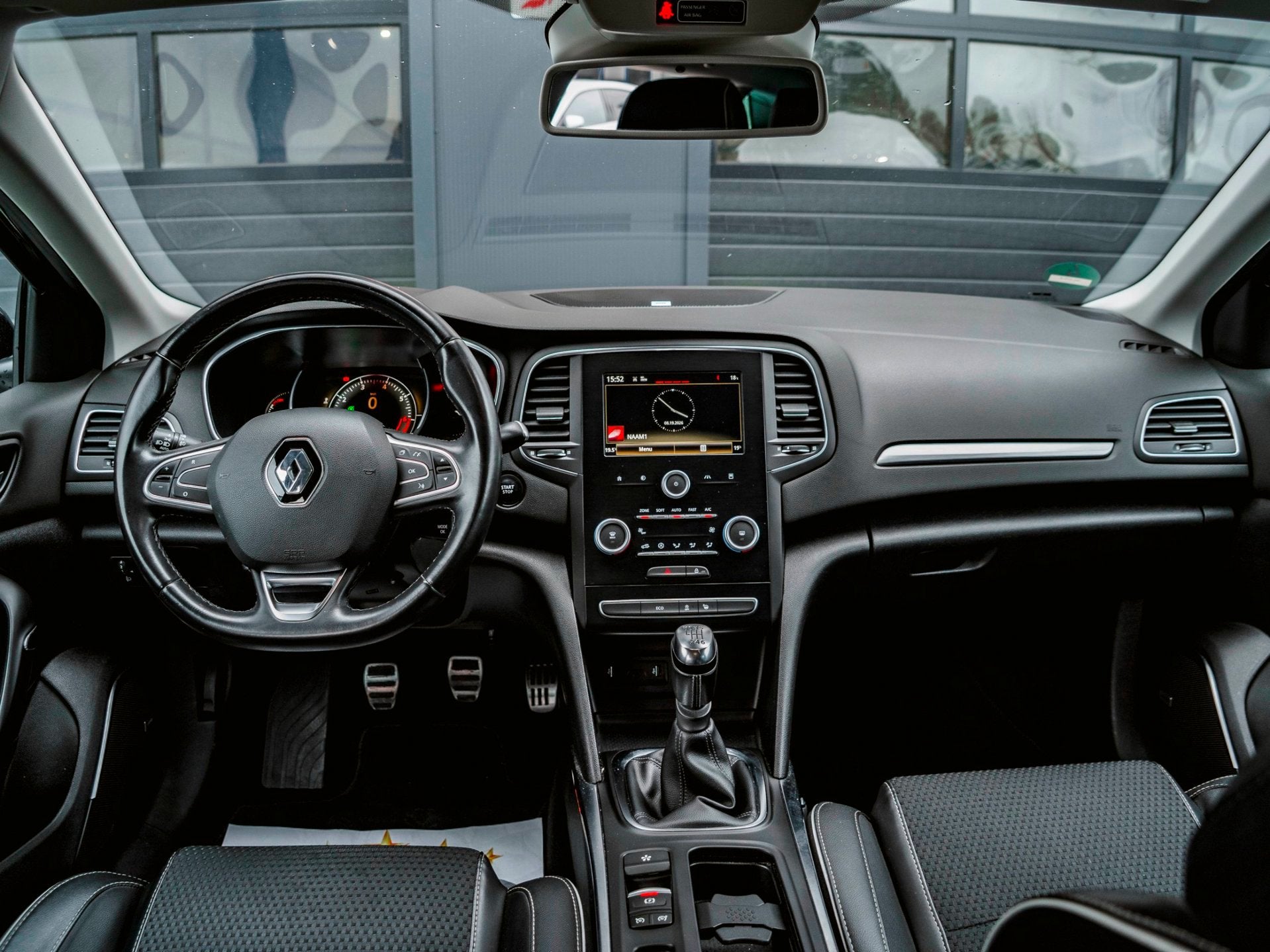 Renault Mégane Estate 1.2 TCe Bose 130 PK l NL AUTO l BOSE, Gebruikt, 4 cilinders, Leder en Stof, Origineel Nederlands