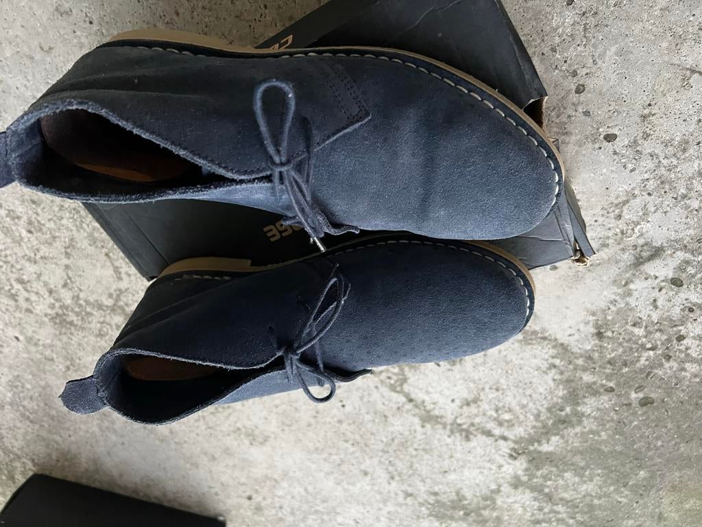 Donkerblauwe suède schoenen, Ophalen, Gedragen, Blauw