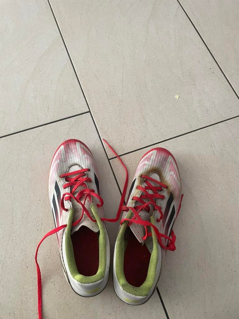 Voetbalschoenen adidas F50, Gebruikt, Maat XS of kleiner, Schoenen, Ophalen of Verzenden