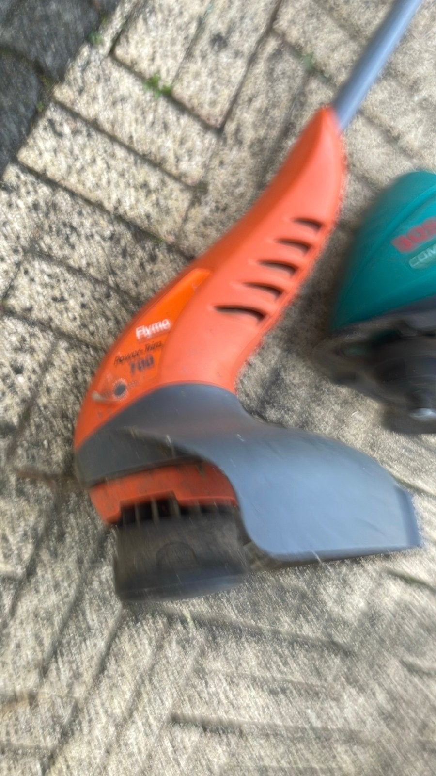 2 Grasmaaiers: Bosch Combitrim & Flymo Power-Trim 700, Ophalen of Verzenden, Gebruikt, Elektrische grasmaaier