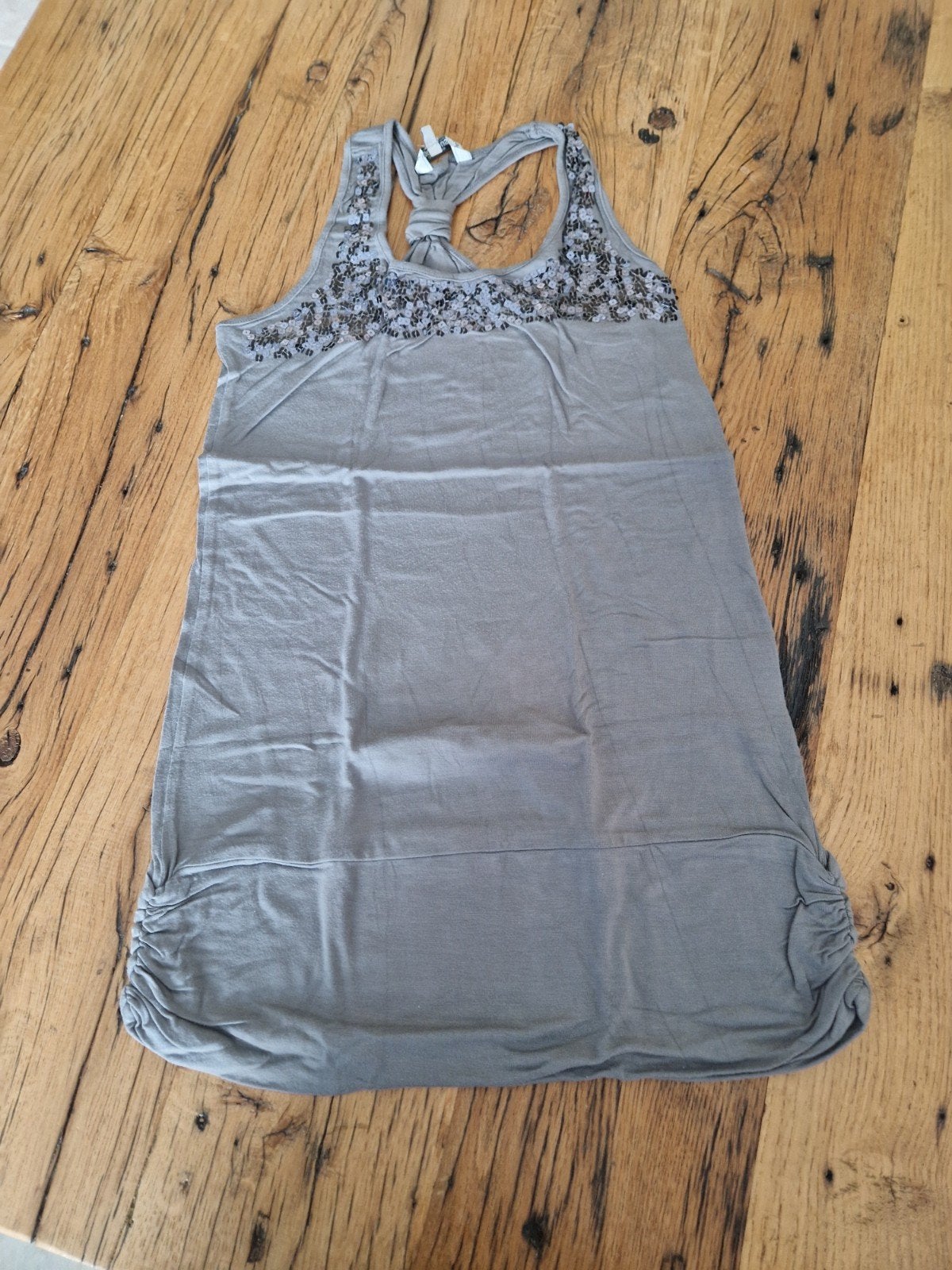 Te koop grijze damestop palletjes, maat M, merk Clockhouse, Maat 38/40 (M), Ophalen of Verzenden, Zo goed als nieuw, Clockhouse