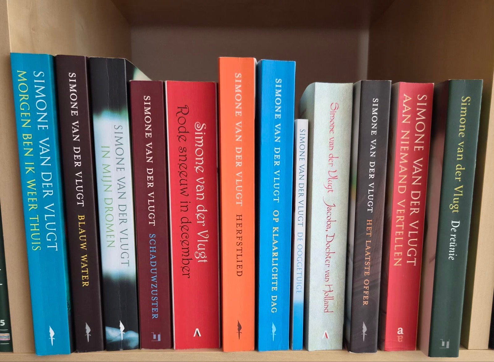 Simone van der Vlugt boeken - Diverse literaire thrillers, Ophalen of Verzenden, Gelezen, Simone van der Vlugt, Nederland