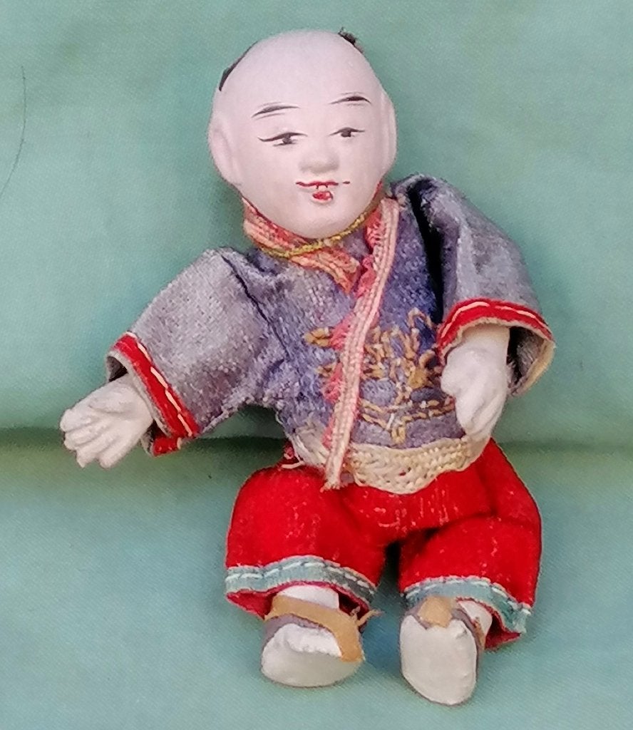 Oud poppenhuis-popje - China - 9,5 centimeter lang, Textiel, Handgemaakt, Ophalen of Verzenden, China
