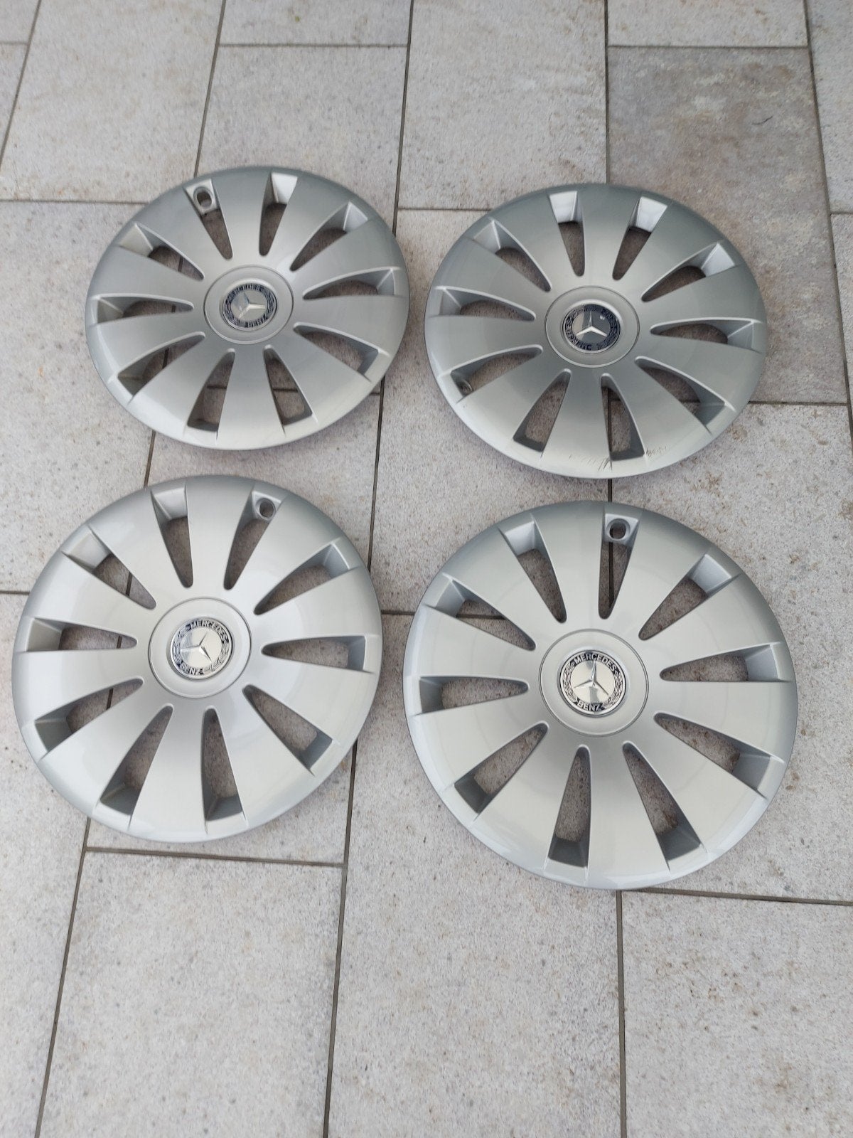 Mercedes 16 inch originele wieldoppen OEM zilver, Ophalen, Gebruikt
