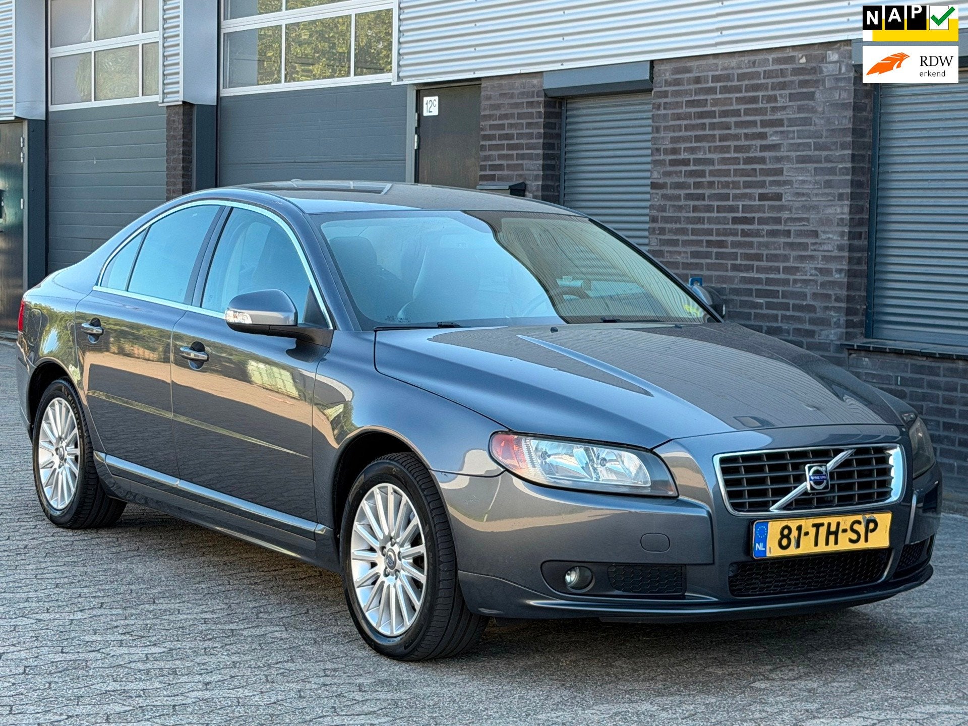 Volvo S80 2.5 T Momentum LEER CLIMA CRUISE PDC TREKHAAK AUTO, 1528 kg, Zwart, Parkeersensor, 2521 cc