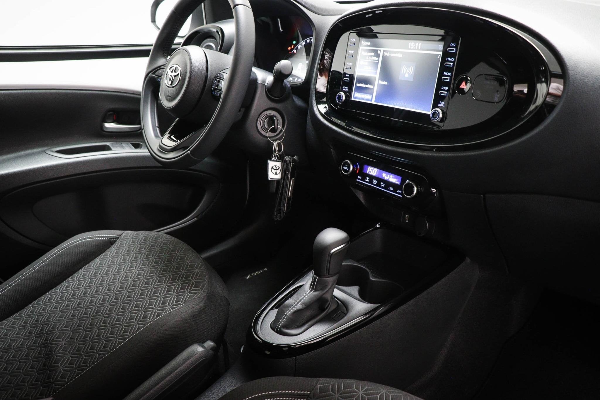 Toyota Aygo X 1.0 VVT-i S-CVT Pulse | DEALER ONDERHOUDEN | A, Stof, Gebruikt, 4 stoelen, Wit