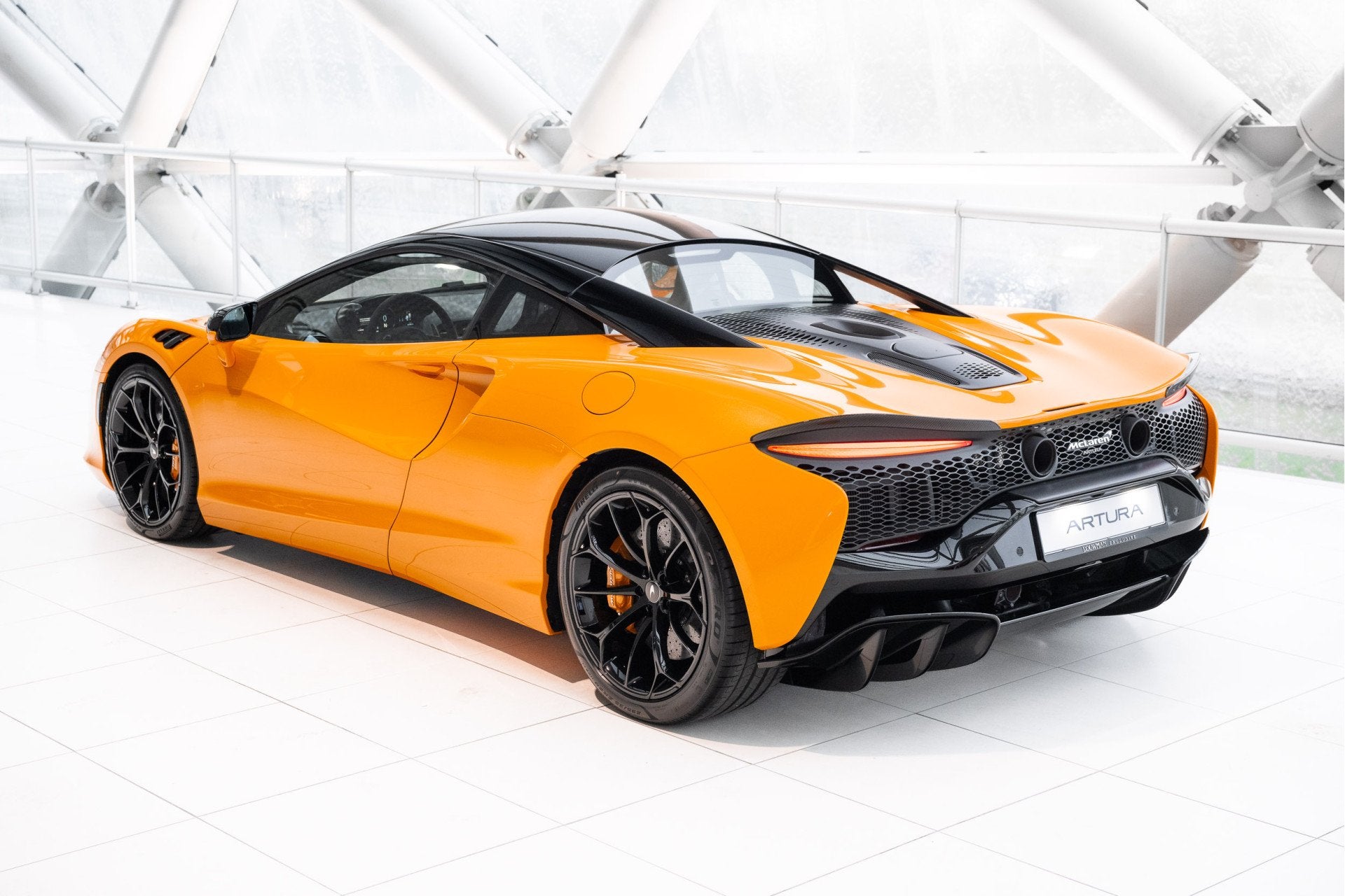 McLaren Artura 3.0 V6 Plug-in | 700pk | CF Wing | Louvres |, Auto's, McLaren, Automaat, Achterwielaandrijving, Nieuw, Onderhoudsboekje
